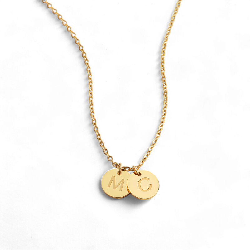 Collar con colgante de dos iniciales