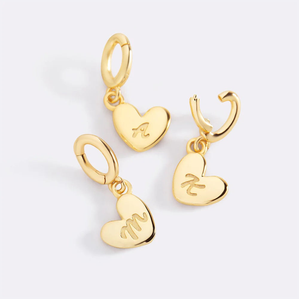 https://www.dropbox.com/scl/fi/9gntdwcsfh2b9k34hr3an/Dainty-Heart-Initial-Charm_4.jpg?rlkey=zgxpp94bsy1e7spx8z4oz2eaq&st=p61iqjkr&dl=0