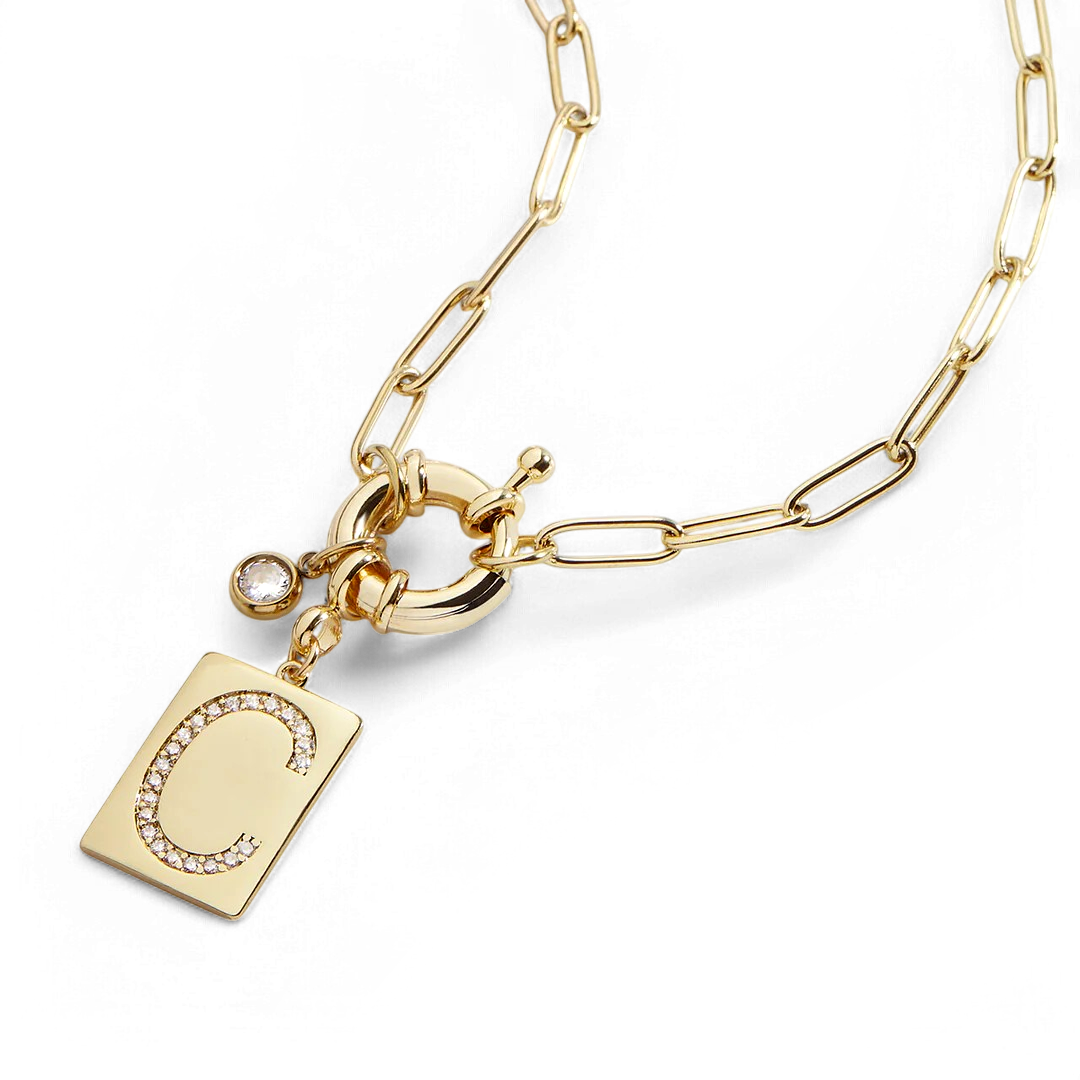 Collar con dije de pavé con inicial y cadena con clip