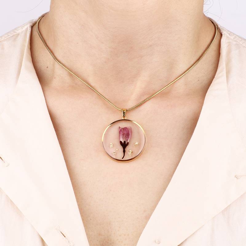 Collar de flor de nacimiento prensada - Chapado en oro de 18 quilates. / Agosto / 1.2"