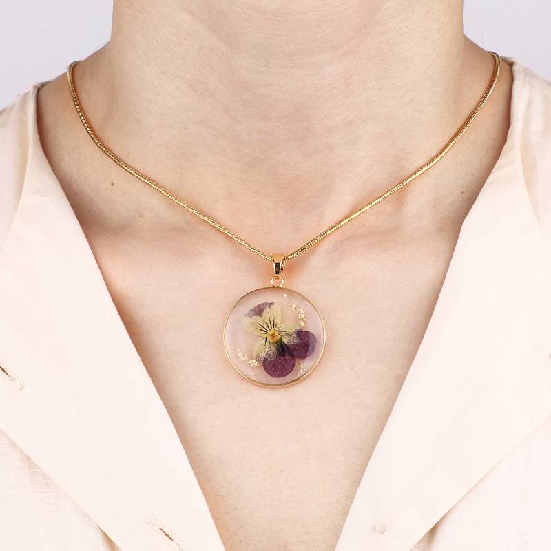 Collar de flor de nacimiento prensada - Chapado en oro de 18 quilates. / Febrero / 1.2"