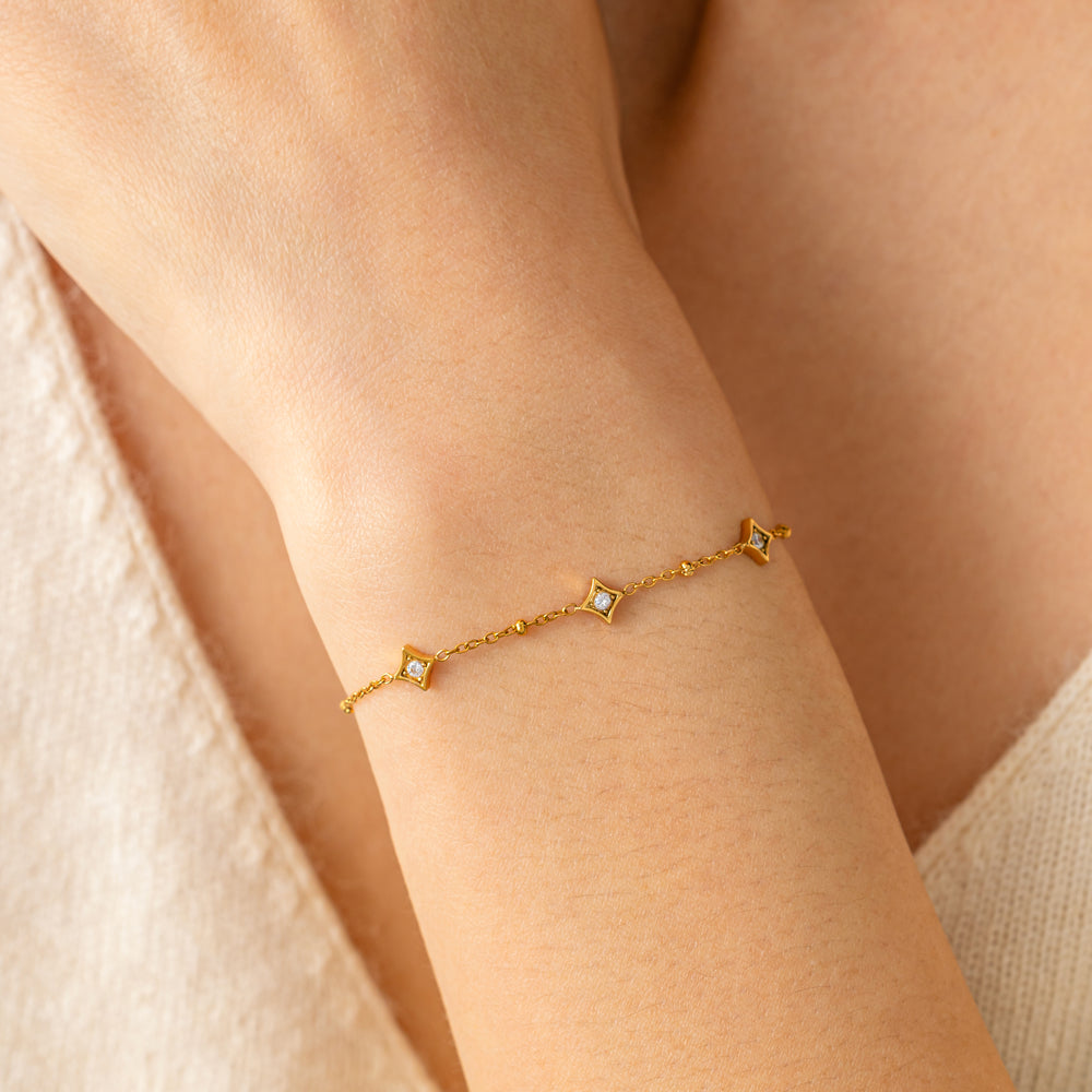Delicate Diamond Shape Bracelet - Gold / 6.5"+2"