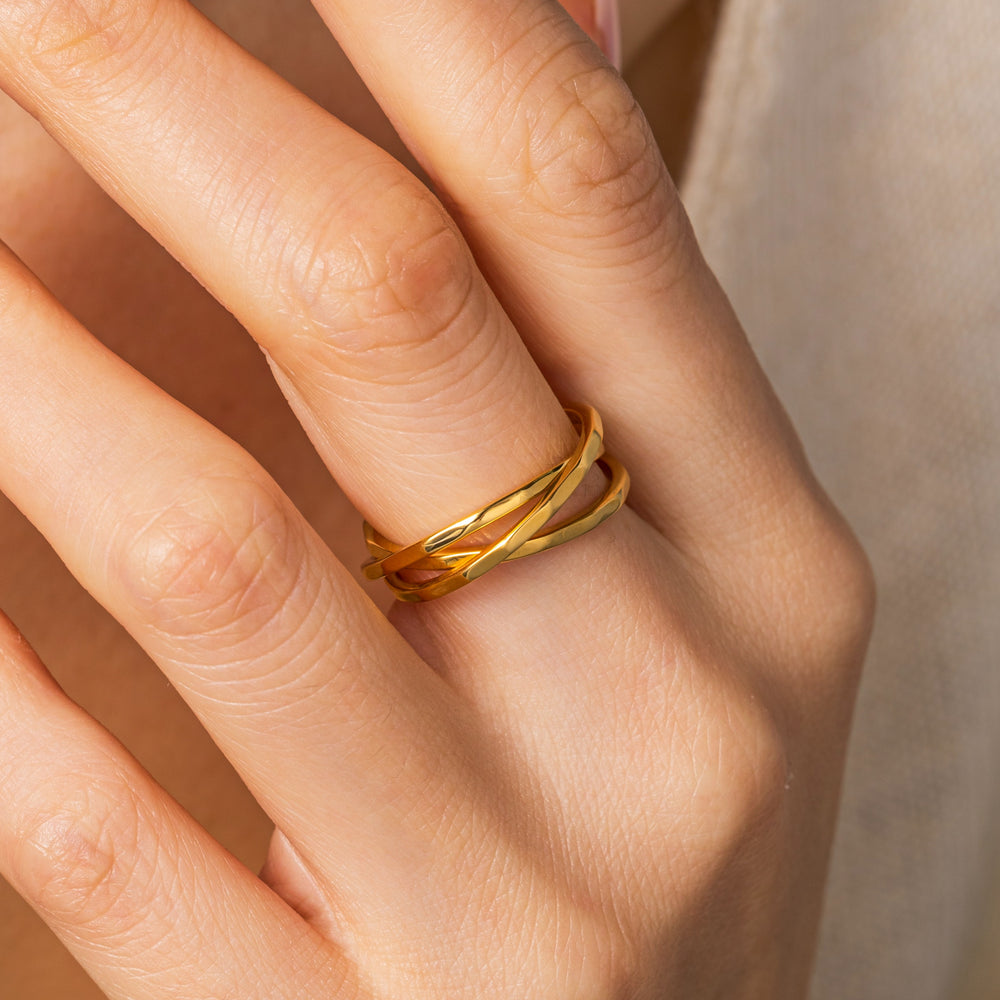 Hammered Interlocking Ring - Gold / 5