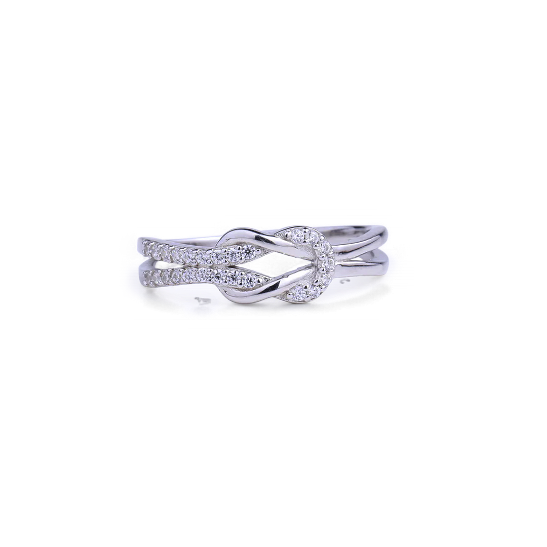 Anillo de nudo de amor