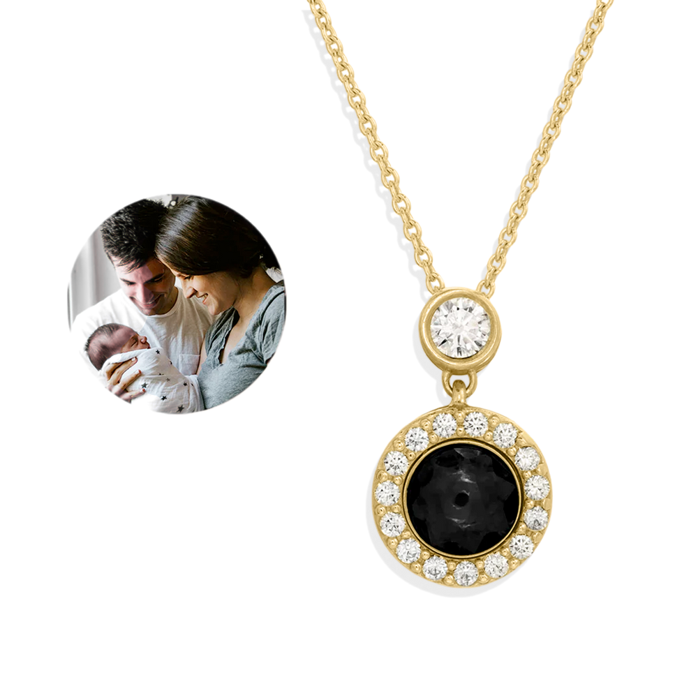 Collar pequeño con foto de halo - Chapado en oro de 18 quilates.