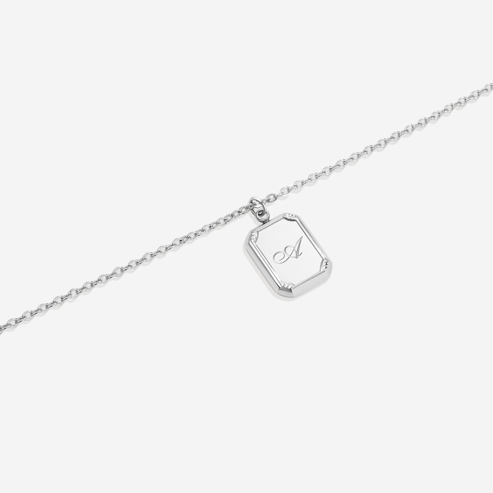 https://www.dropbox.com/scl/fi/75wux8wexvtd2yt6asb72/Monogram-Card-Pendant-Necklace_4.jpg?rlkey=zqpbc4ow4uji8cqnqo9m0vz5j&st=5dgd1tjt&dl=0
