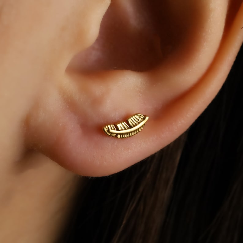 Cute Labret Studs | 16g - Gold / Feather / 6mm